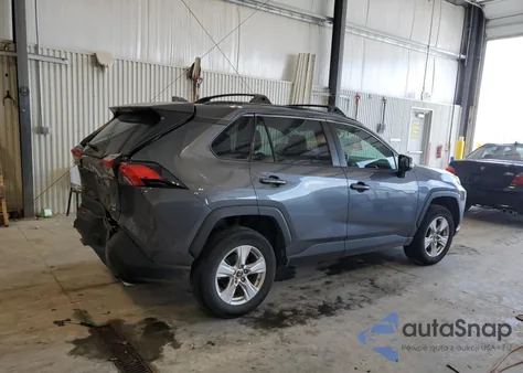 2019 Toyota Rav4 Xle z USA, uszkodzony, nr VIN 2T3P1RFV2KC054998